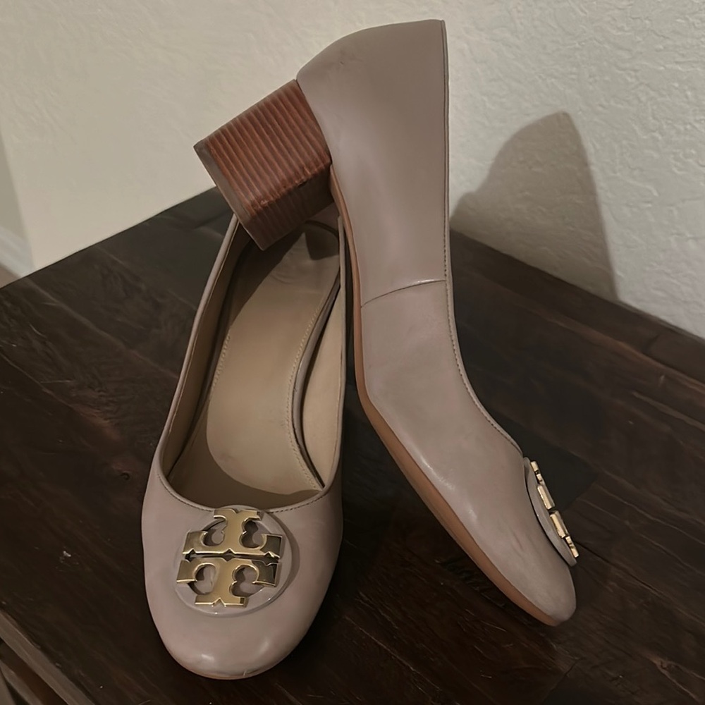 Tory Burch Cream Heels Sophisticated Style